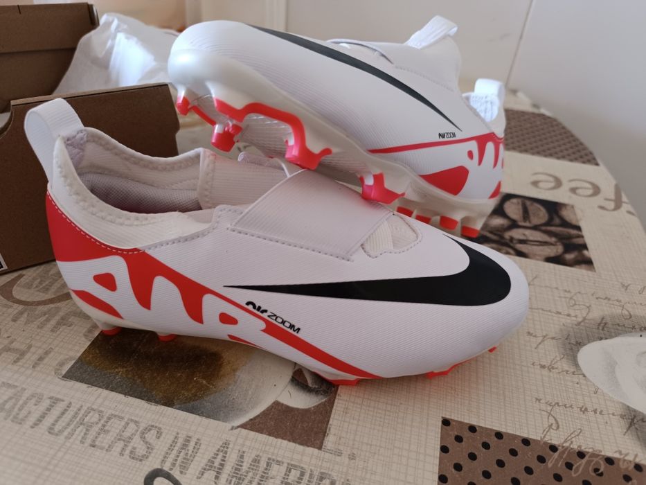 Chuteiras nike jr (junior) zoom vapor 15 mercurial academy fg/mg
Nike