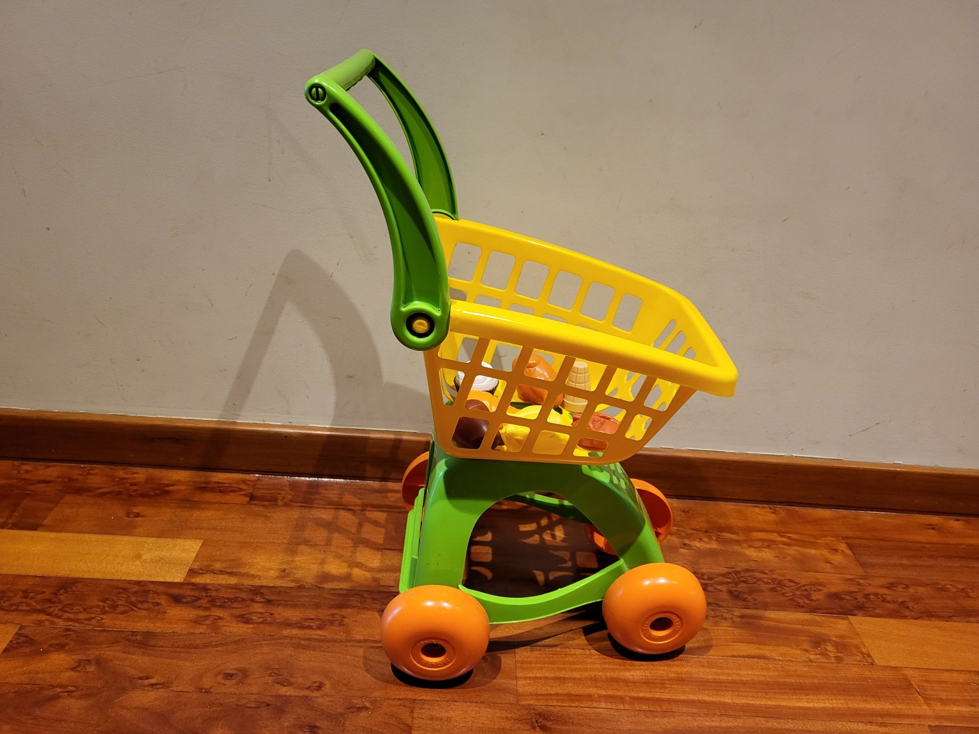 Carrinho de compras de brincar.