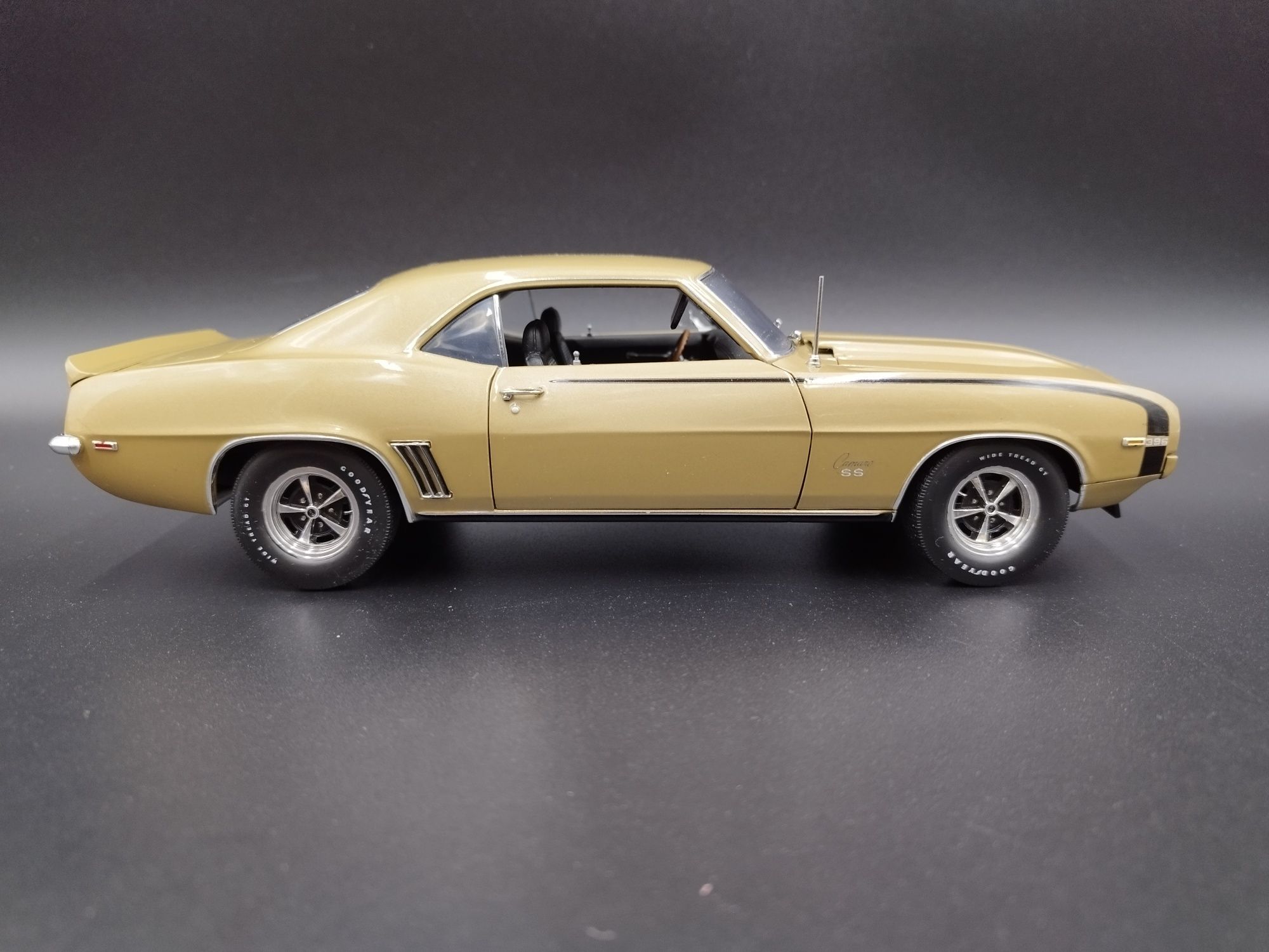 1:18 Highway 61 Chevrolet Camaro 1969 model