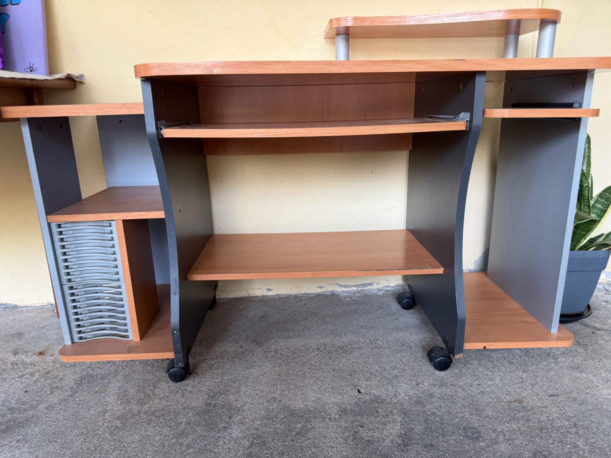 Secretaria madeira