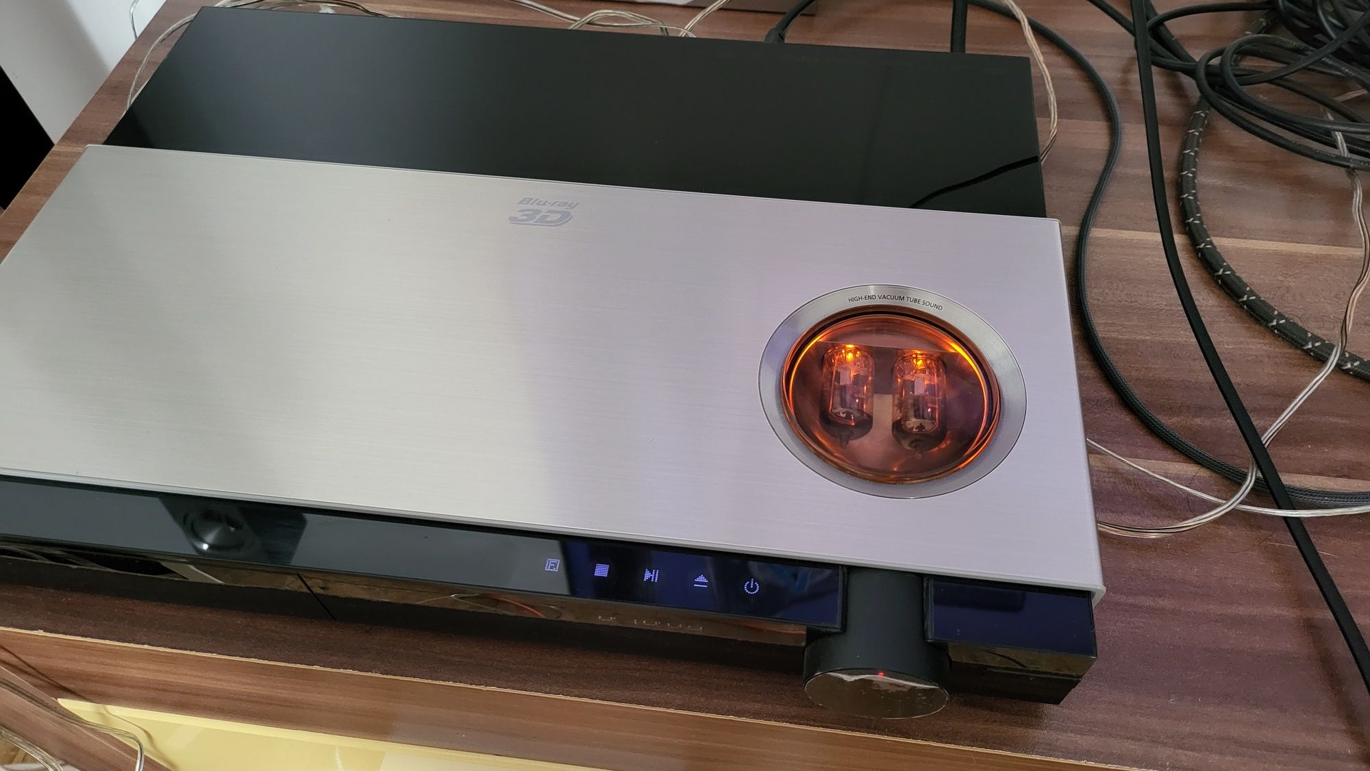 Samsung HT-F9750W - 7.1, 3D, przedwzmacniacz lampowy, Wi-Fi, BT, Smart