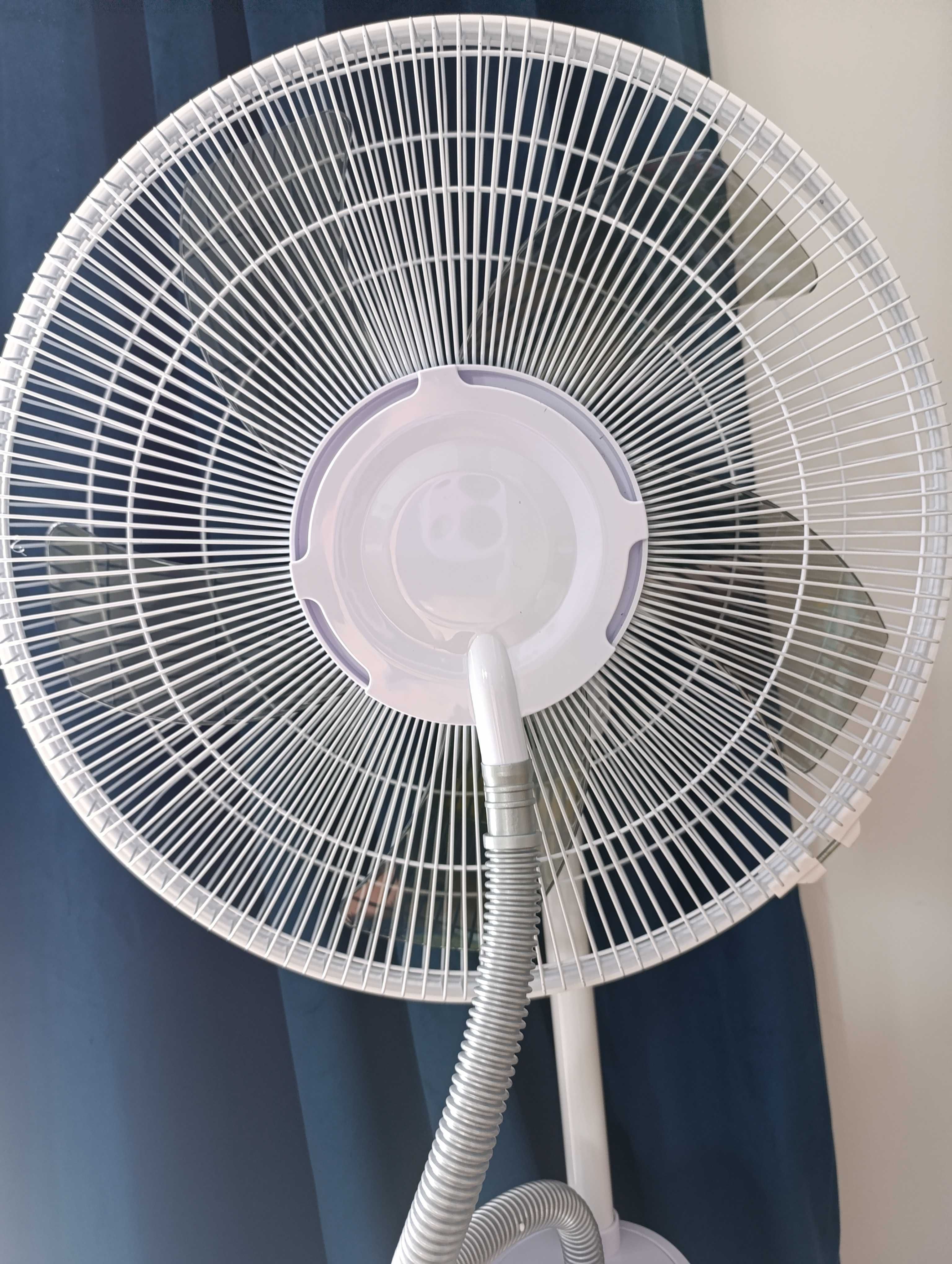 Wentylator stojący Kesser Frosty z funkcja  mgiełki wodnej.