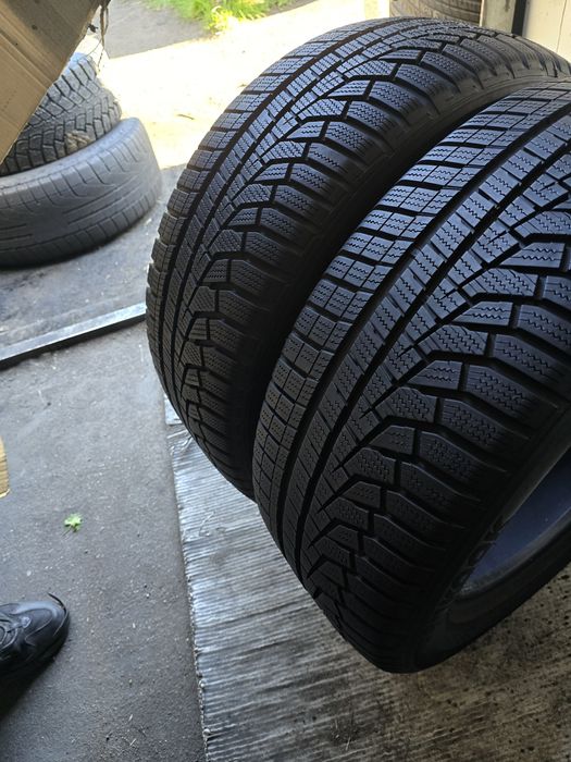 Sprzedam 2 opony 225/55 17" Hankook zimowe 95% 2021r