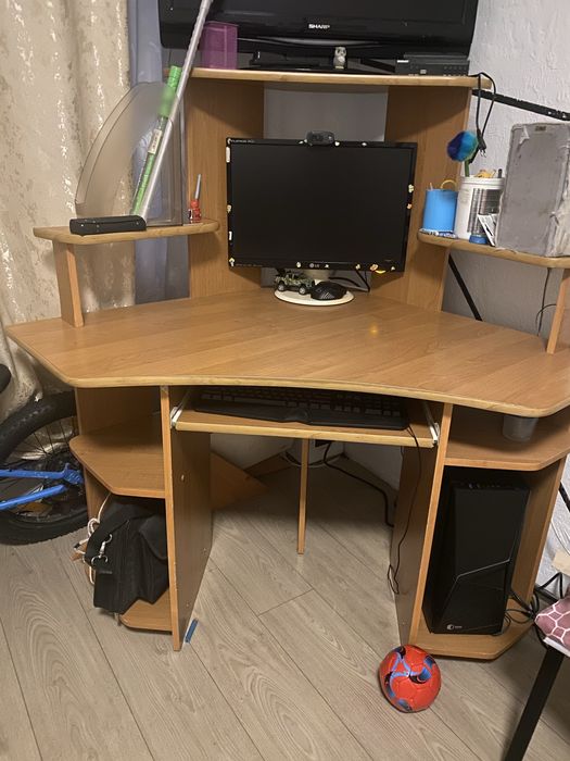 Стол компьютерный