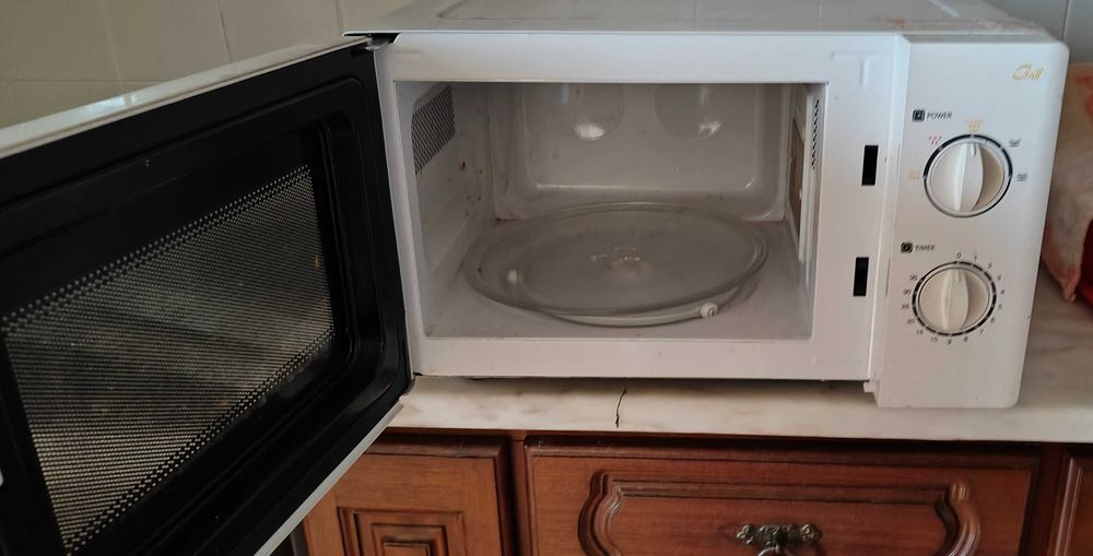 Micro ondas Daewoo kog-6l65