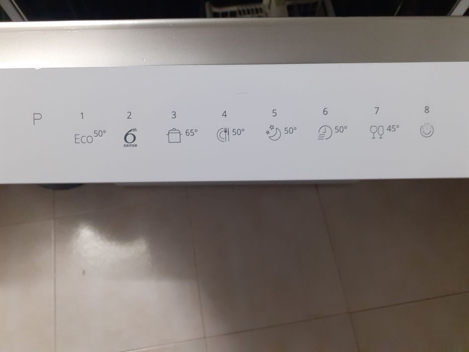 Máquina loiça Whirlpool a funcionar