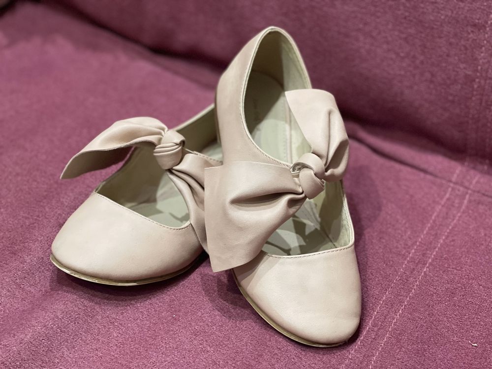 Нюдові святкові туфлі балетки Zara