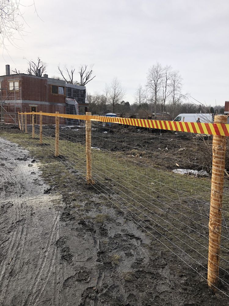 Ogrodzenie budowlane tymczasowe siatka leśna stemple