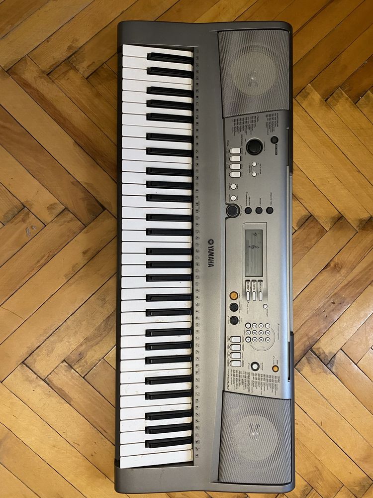 Синтезатор Yamaha PSR R300