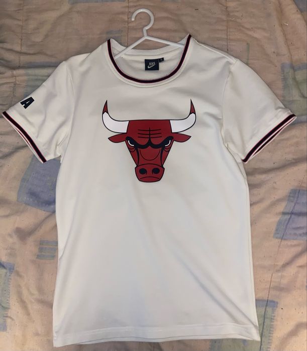 T-shirt……………………..