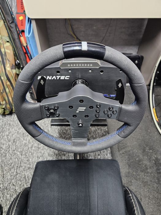 Kierownica z bazą i pedałami Fanatec CSL Elite