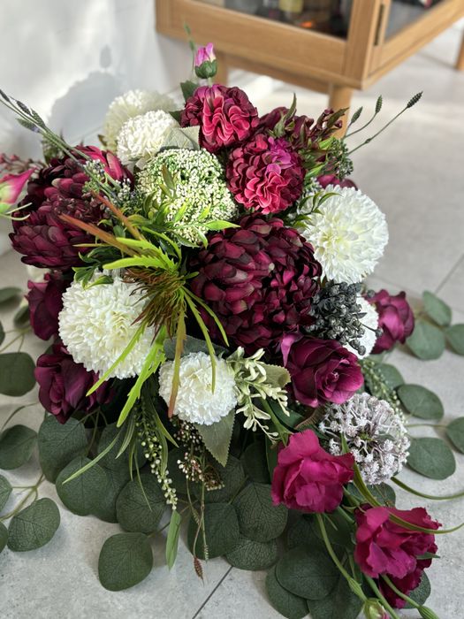 Kompozycja bukiet i wiazanka na pomnik grob chryzantemy