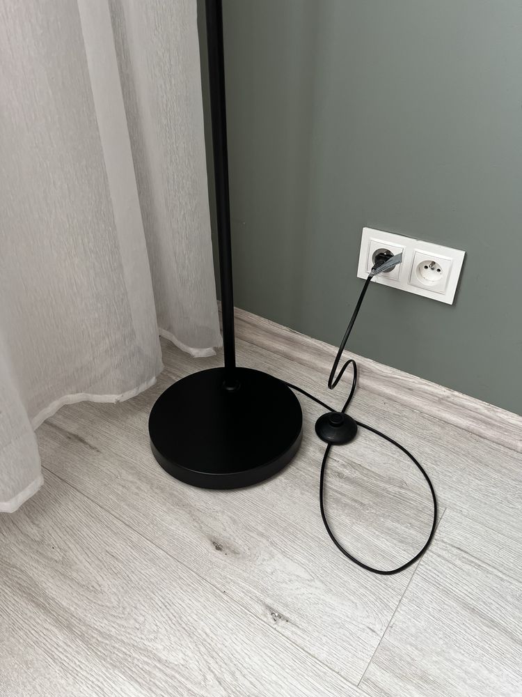 Lampa podłogowa do salonu retro