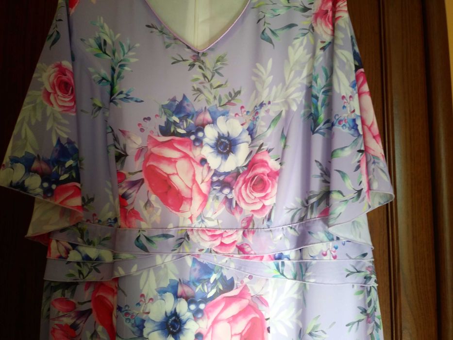 Elegancka sukienka letnia na każdą imprezę. Rozmiar sukni 50.