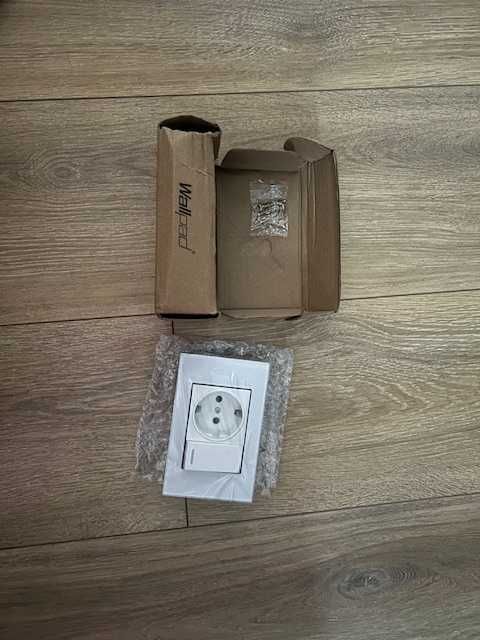 Tomada com interruptor de luz
