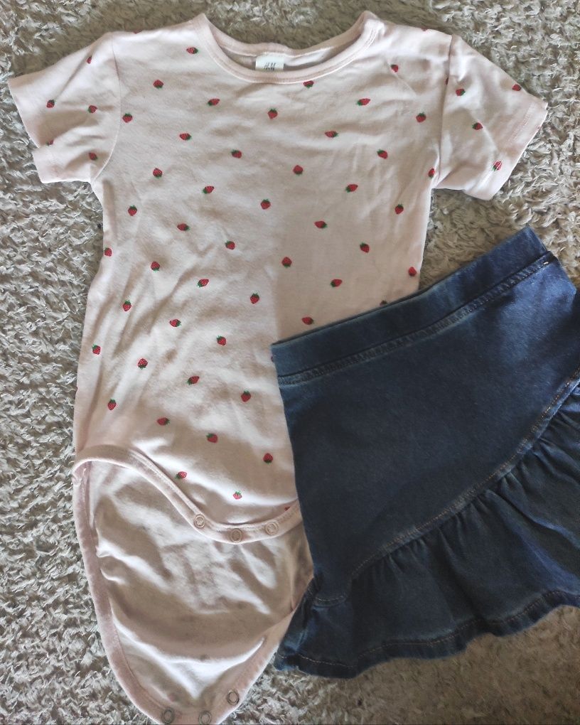Komplet dla dziewczynki w rozmiarze 92. H&M.
