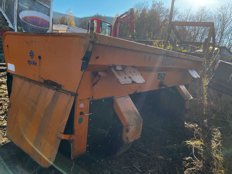 Piaskarki ciągnikowe napęd z koła