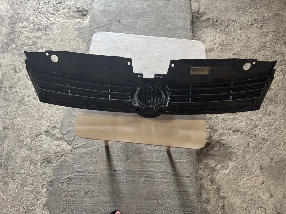 Решотка радиатора Volkswagen Jetta 6