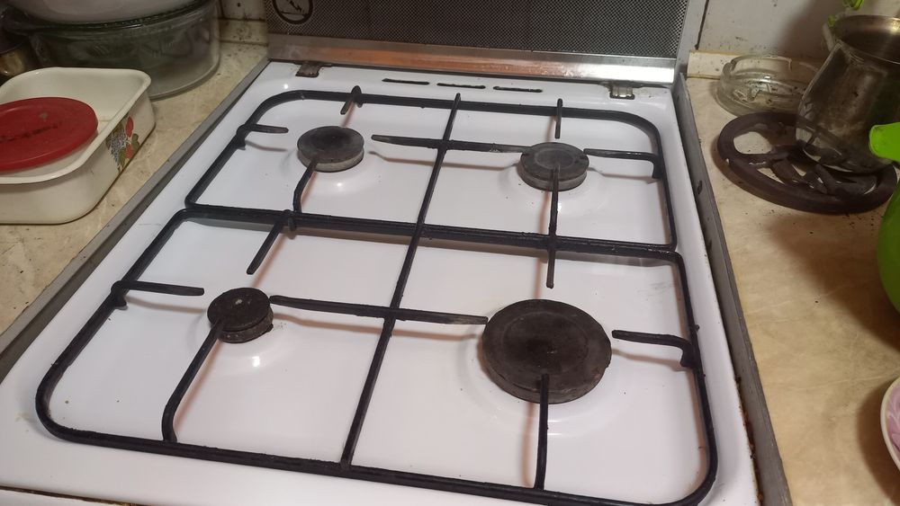 Продам газовую плиту