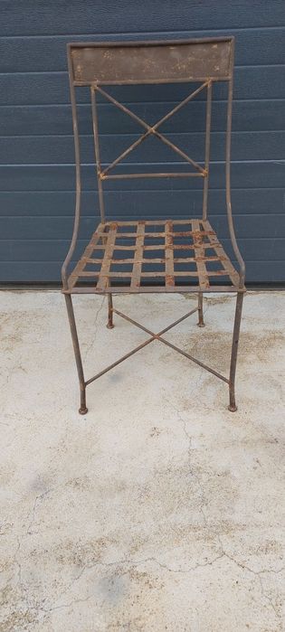 Cadeira em ferro para restaurar