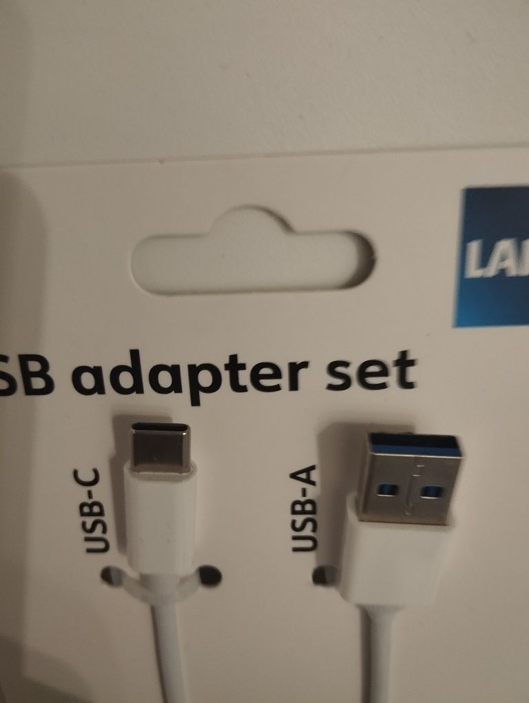 Zestaw kabli USB.