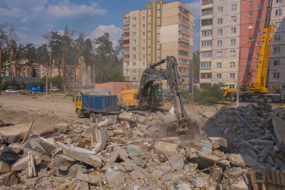Демонтаж і знесення будівель, труб, фундаменту, промислових об'єктів