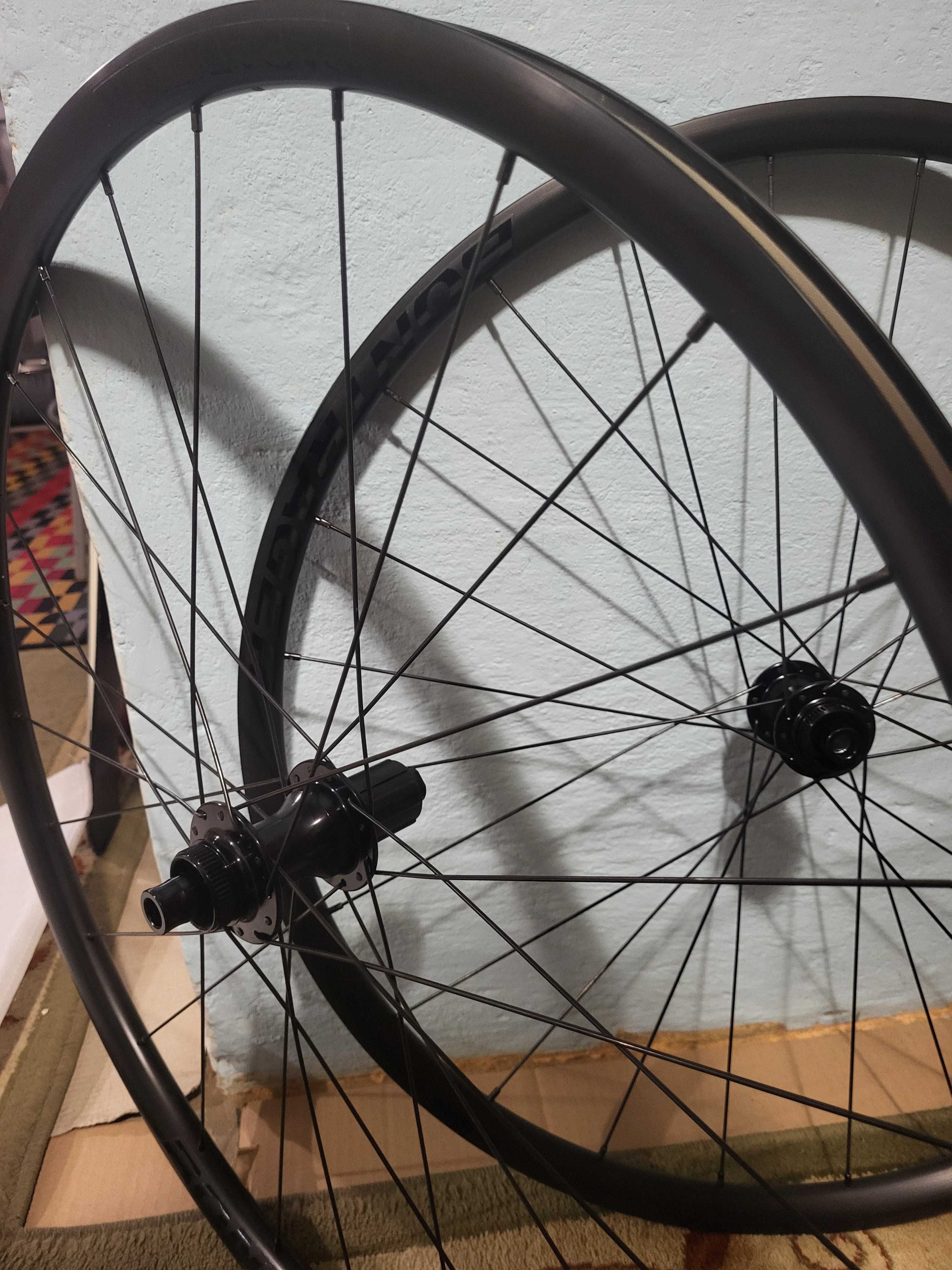 Koła  bontrager paradigm sl  do roweru szosowego