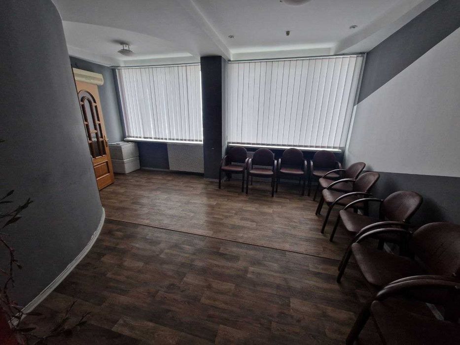 Здам в оренду офісне приміщення 240 м2 (весь поверх) Зелена 238 (ДБК)