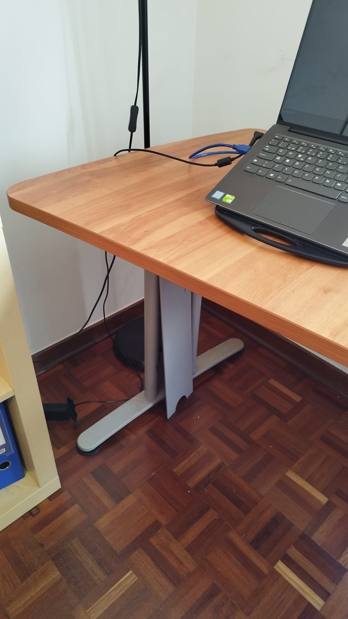 Mesa de escritório de madeira