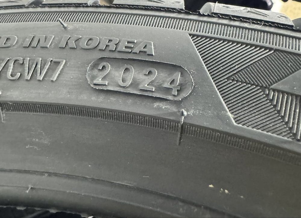 215/40r18 Kumho WinterCraft WP52 89V XL 2024