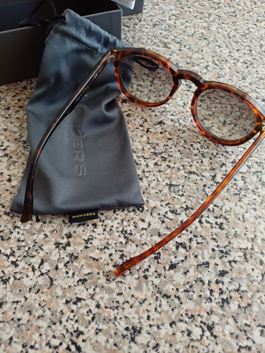 Óculos novos HAWKERS 10 euros.