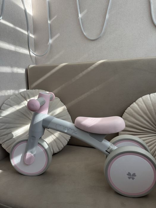 Біговел MoMi TEDI Pink (від 1 року)