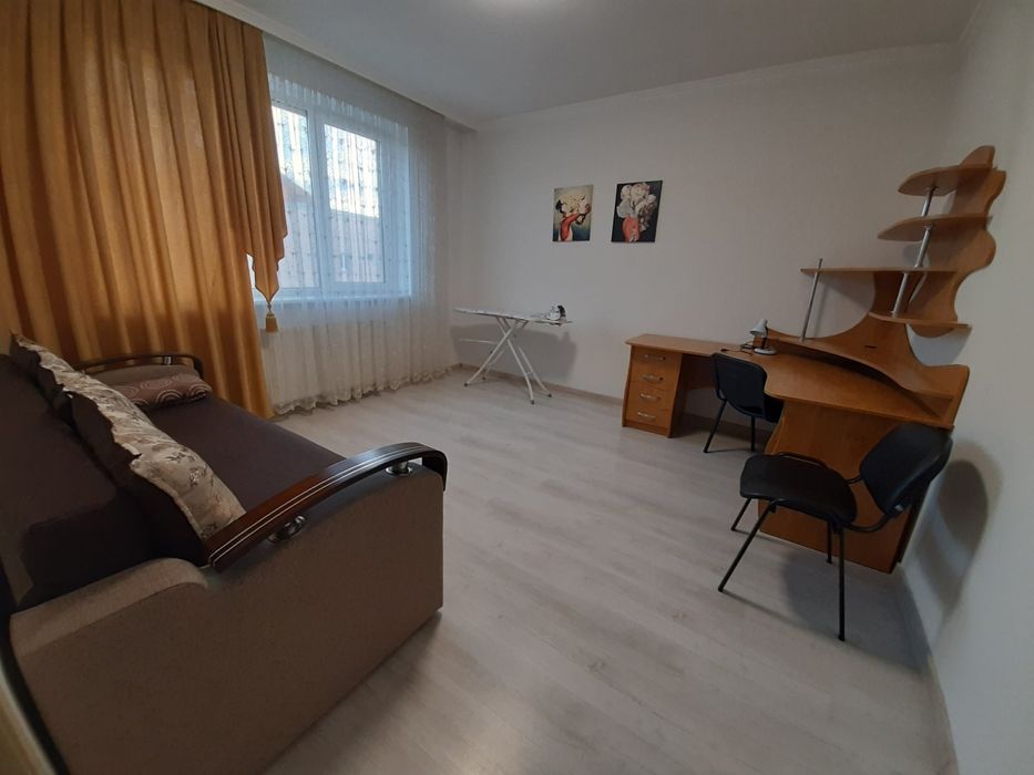 3 кімн. LUX апартаменти з балконом, центр, парковка, кондиціонер