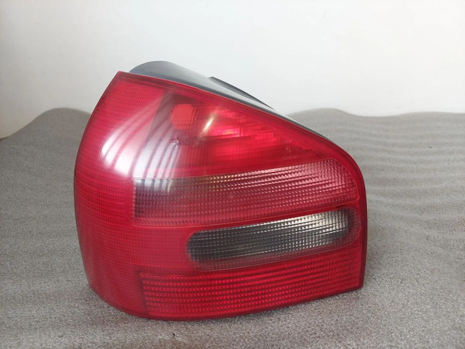 Farolim esquerdo AUDI A3 (8L1)