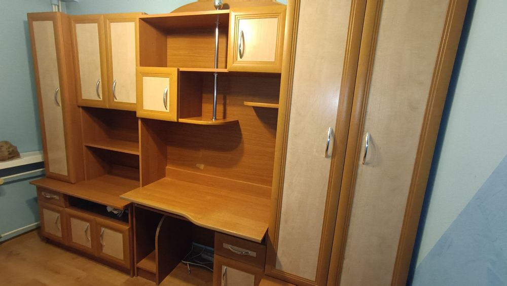 Meblościanka, regał meblowy, biurko, szafa dwudrzwiowa