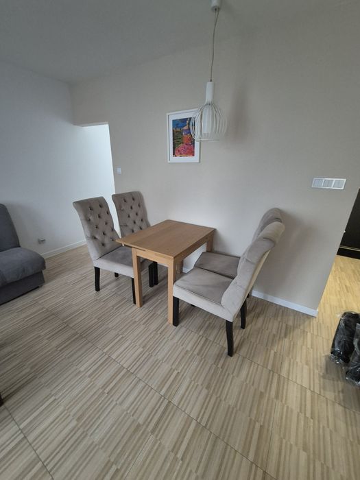 Krzesła plus stół rozkładany