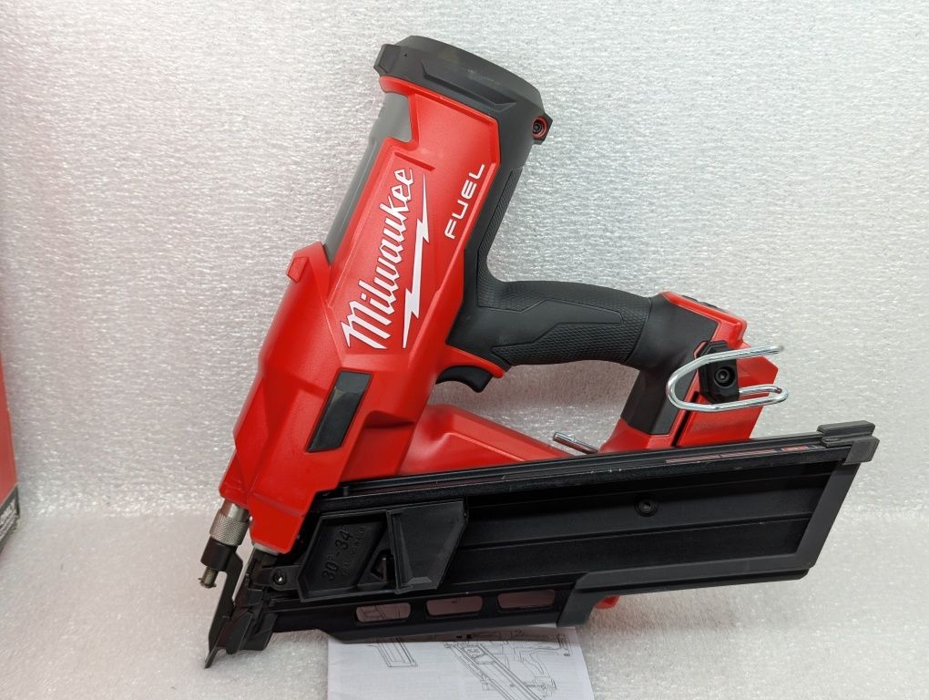 Milwaukee M18 2745-20 Акумуляторний нейлер 30° 90mm (FFN-0C)