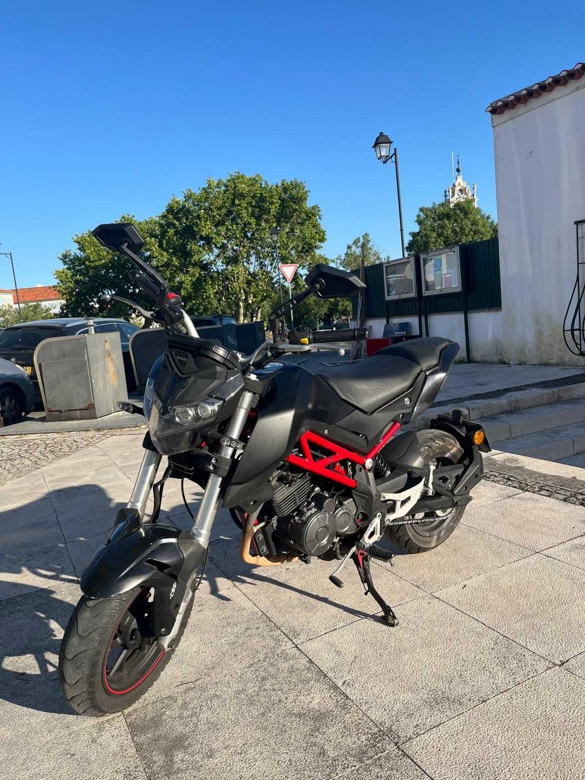 Benelli tnt 125 (ano 2017)