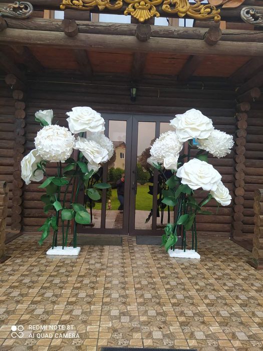 Квіти великі для декору, фотозона, ростові квіти