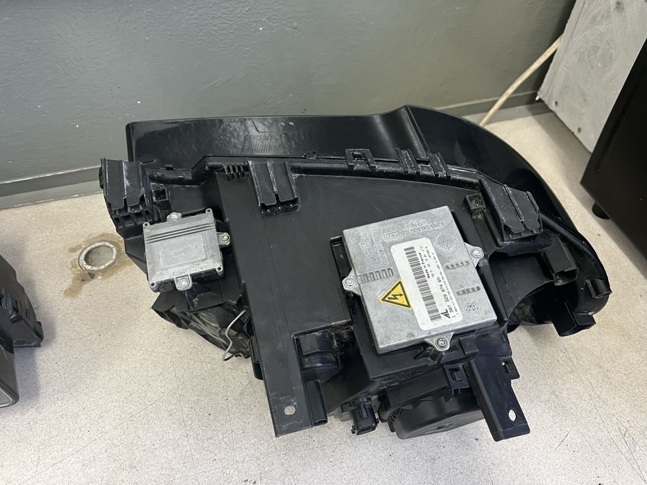 Bmw e83 X3 lampy skrętne bi xenon kompletne reflektory dynamic