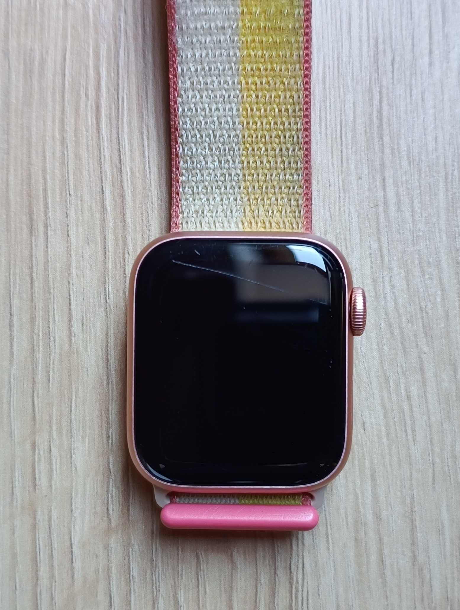 Smartwatch Apple Watch SE GPS + Cellular 40mm złoty