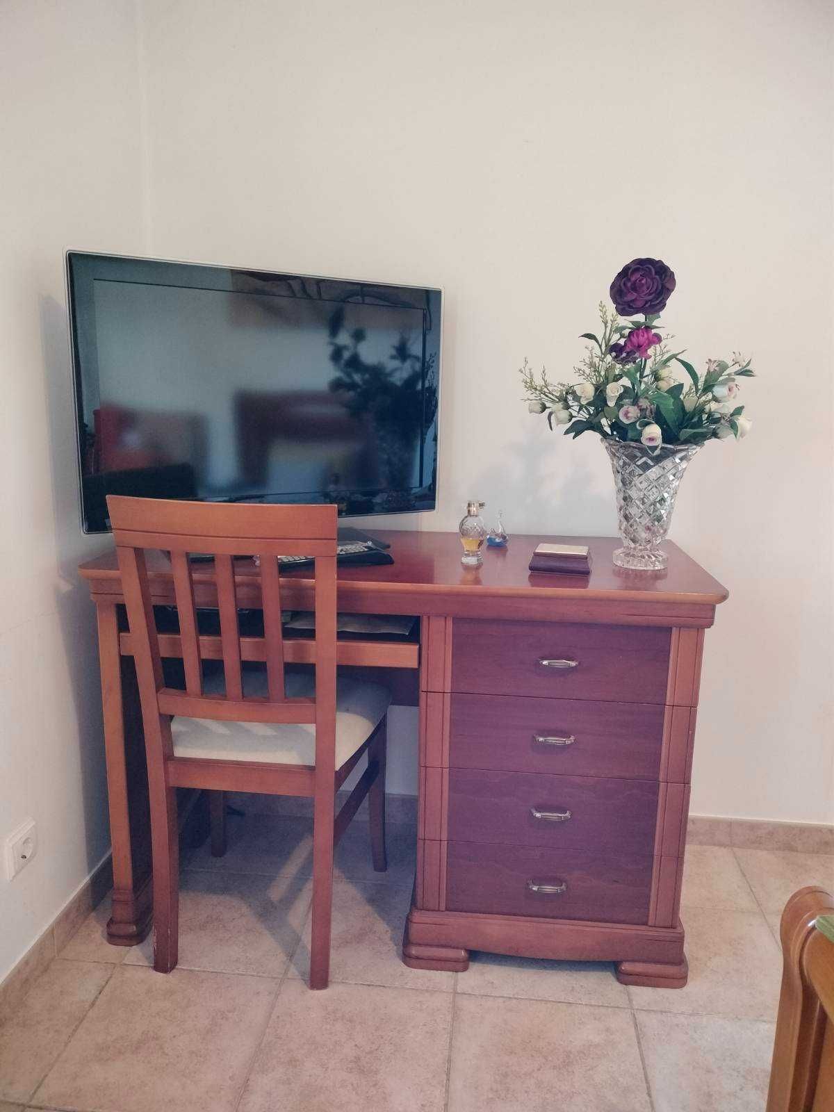 Conjunto quarto de solteiro cerejeira com colchão!