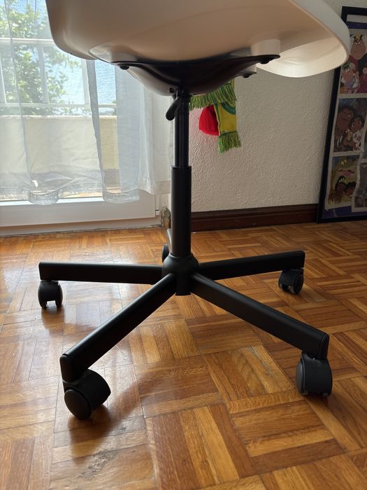 Cadeira IKEA com rodas