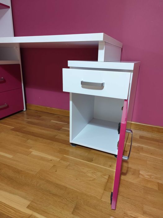 Biurko dla dziewczynki + kastlik