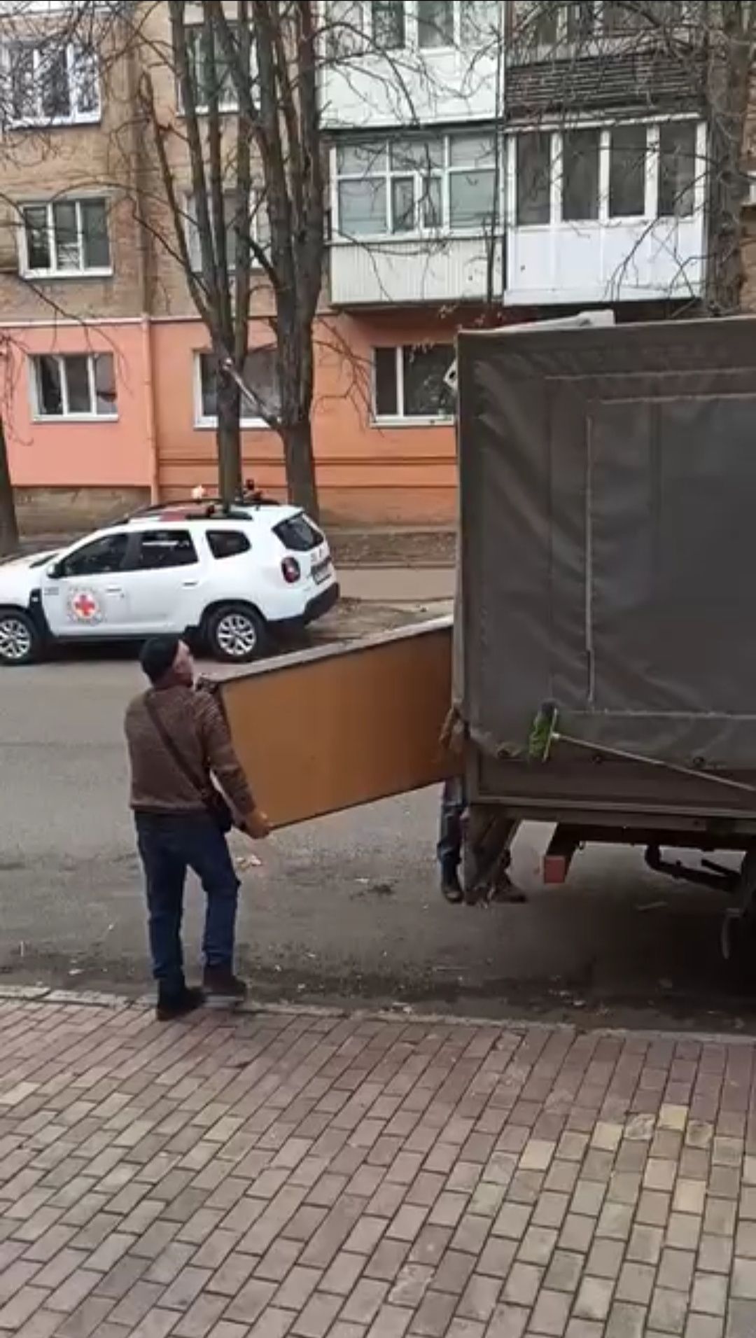 Вантажники, перевезення вантажів, меблів, будматеріалів