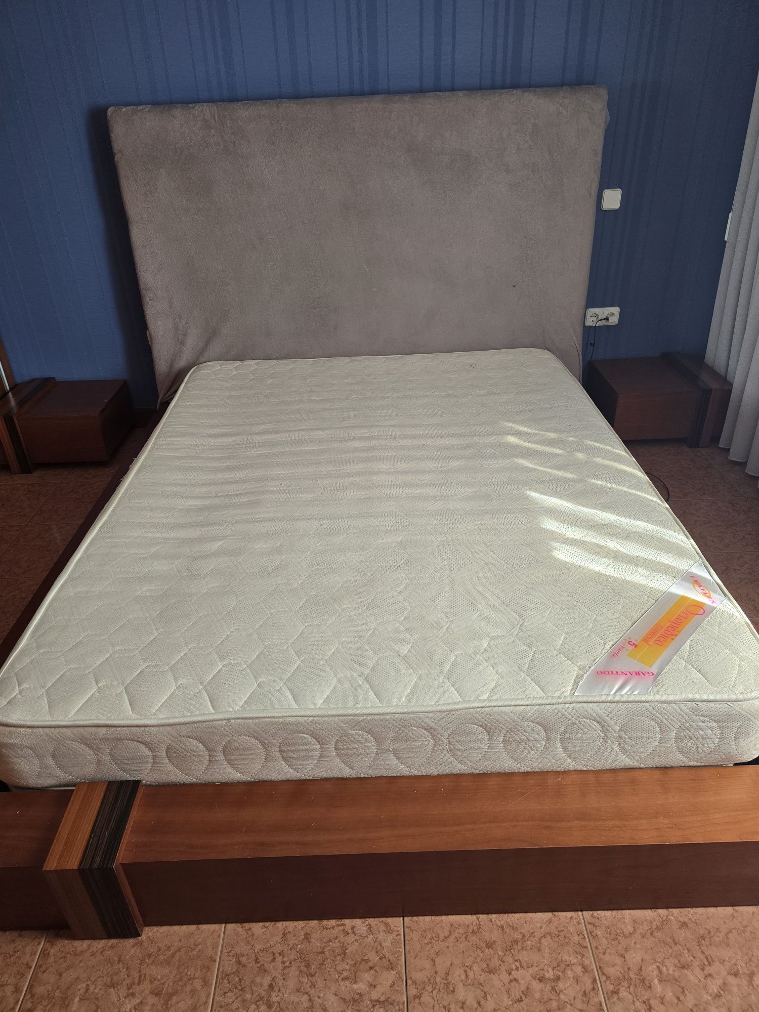 Cama casal e colchão