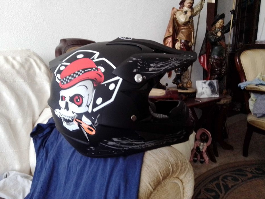 capacete de moto novo