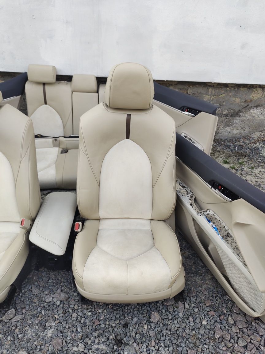 Сідушки сидіння TOYOTA CAMRY 70 бежевий салон шкіра-алькантара