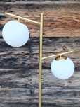 Złota lampa podłogowa 2m — dwupunktowa, elegancka i nowoczesna