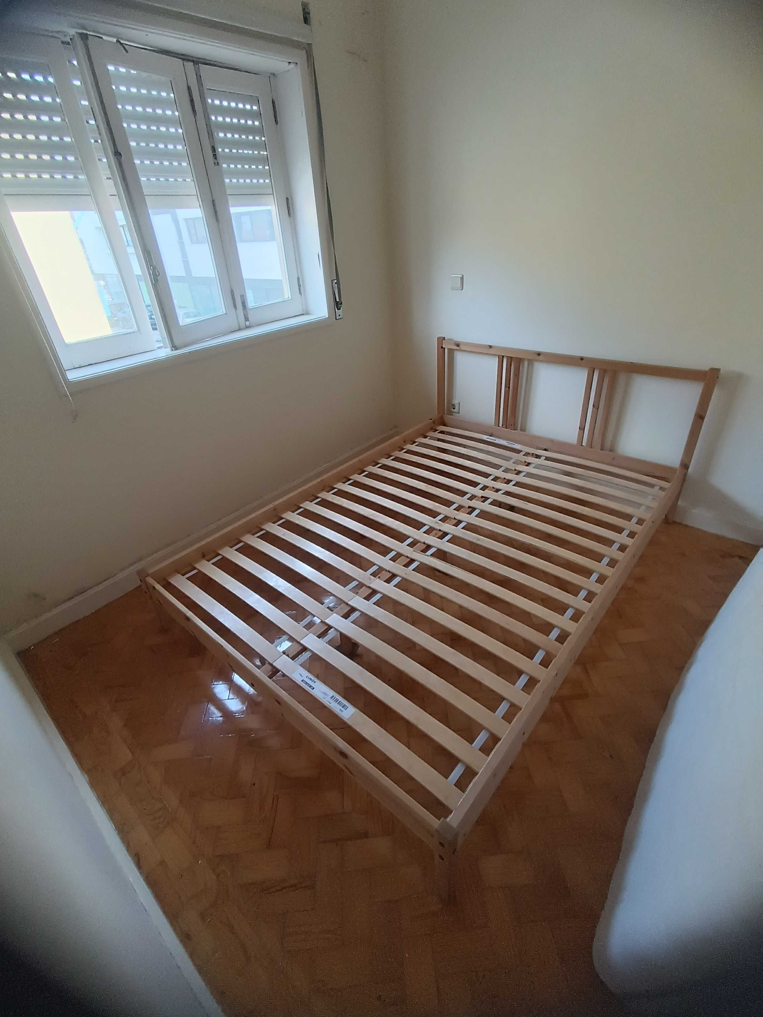 Cama em Pinho do IKEA em bom estado